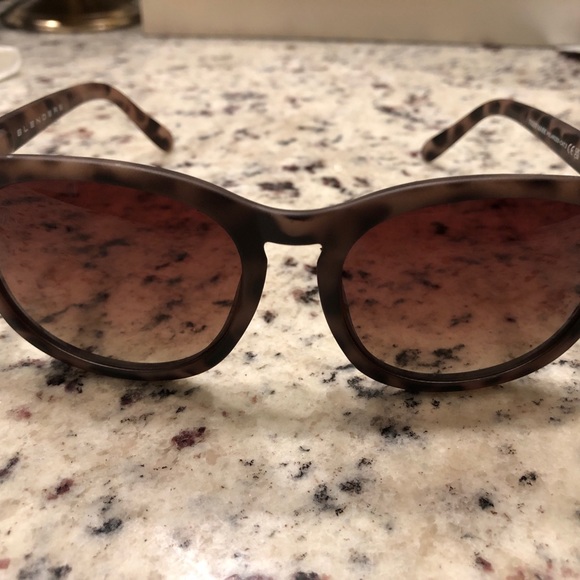 COPY - Blenders sunglasses 🕶️ - Picture 2 of 6